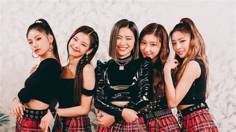 ITZY Members Age (Updated Current Age) and Debut。